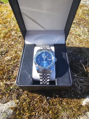 Seiko klocka - Snygg klocka från seiko. Finns inget bättre pris på marknaden. Inga skador eller något som inte fungerar den är helt perfekt. Perfekt nu inför sommaren.