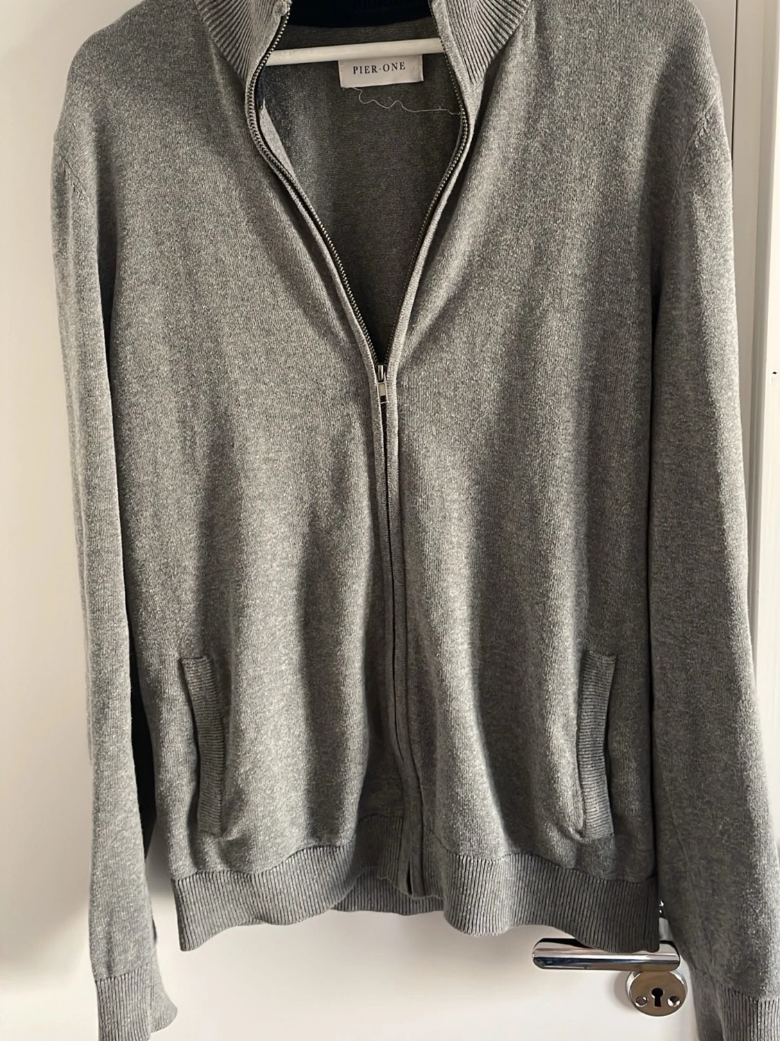 Grå ziptröja från Pier One