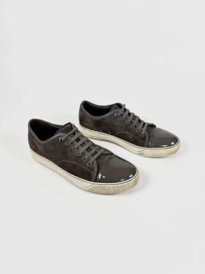 Lanvin cap toe skor - | Säljer ett par Lanvin cap toe sneakers i riktigt bra använt skick | Storlek: 42/UK8 | Enbart skorna ingår | Hör av dig vid frågor eller funderingar