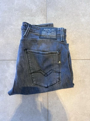 Replay anbass - Tjena, säljer nu dessa riktigt snygga Replay anbass i Stl W33 L32. Dom är i riktigt bra skick. Nypris 1600✅Vid minsta funderingar så är det bara att höra av sig//Allt gott