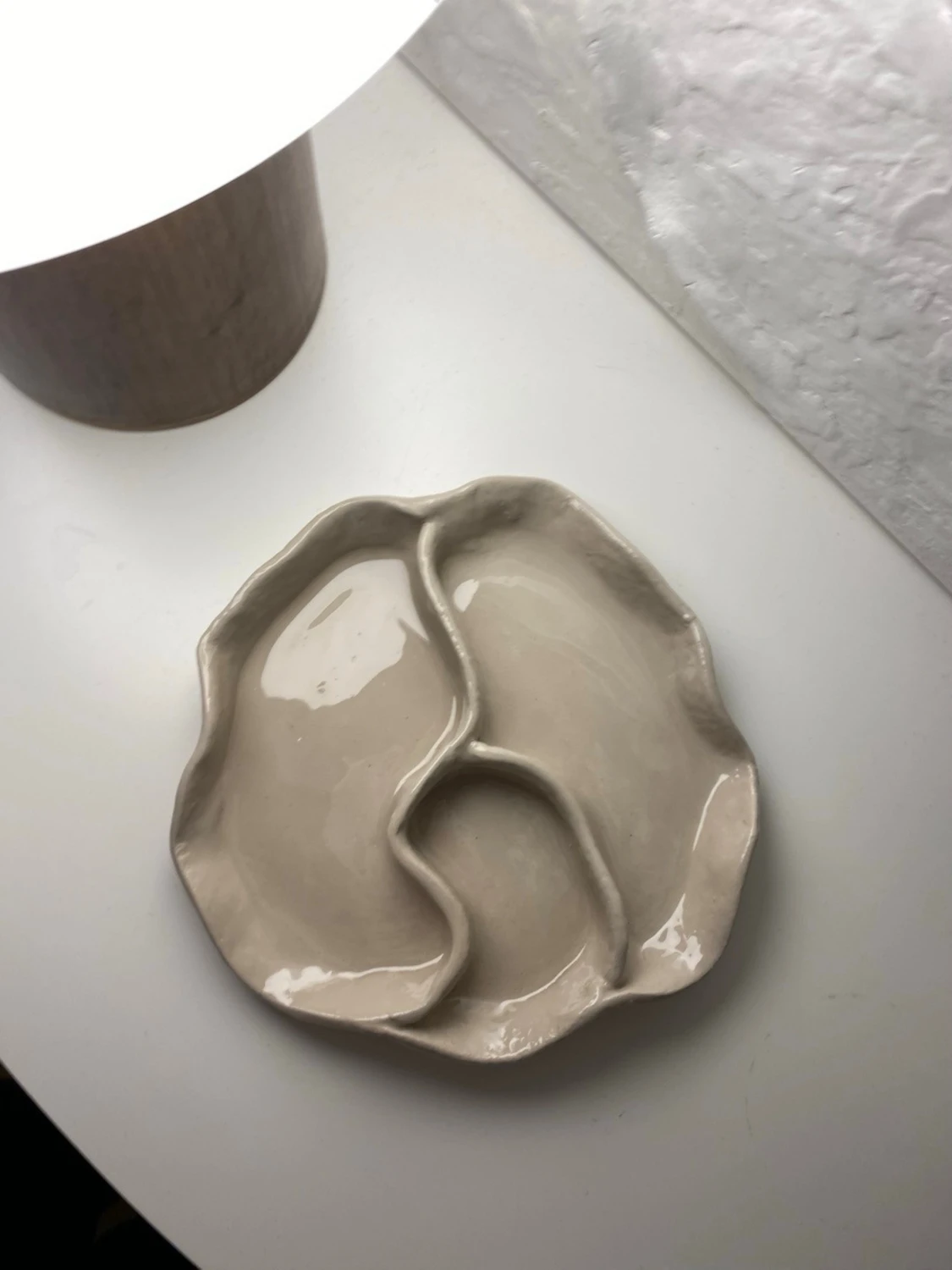 Beige skål med två fack - 1