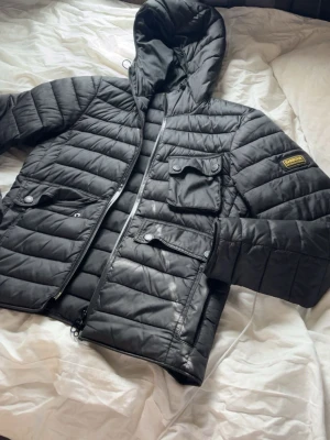 Barbour - Super snygg jacka från Barbour i toppen skick! Kom med frågor och prisförslag 🫱🏻‍🫲🏼