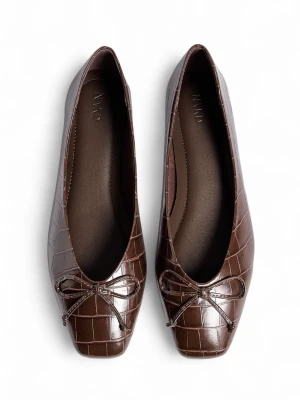 Ballerinaskor - Säljer dessa supersöta bruna ballerinaskorna! Perfekta nu till våren💕Aldrig använda då jag behöll en annan storlek.