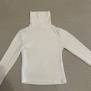 Polo tröja - Storlek S & köpt på new yorker. 💓 Aldrig kommit till någon användning. 🌸