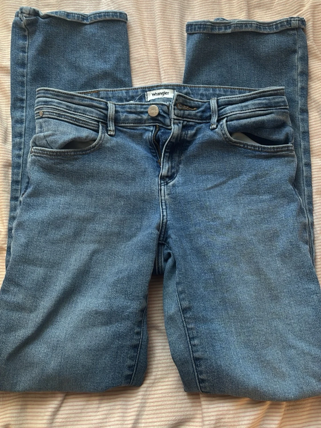 Blå bootcut jeans från Wrangler - 1