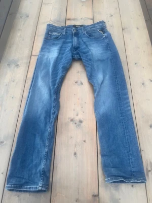 Replay Jeans - Säljer nu dessa replay ”Grover” jeans. Straight fit. 8/10 Skick. 