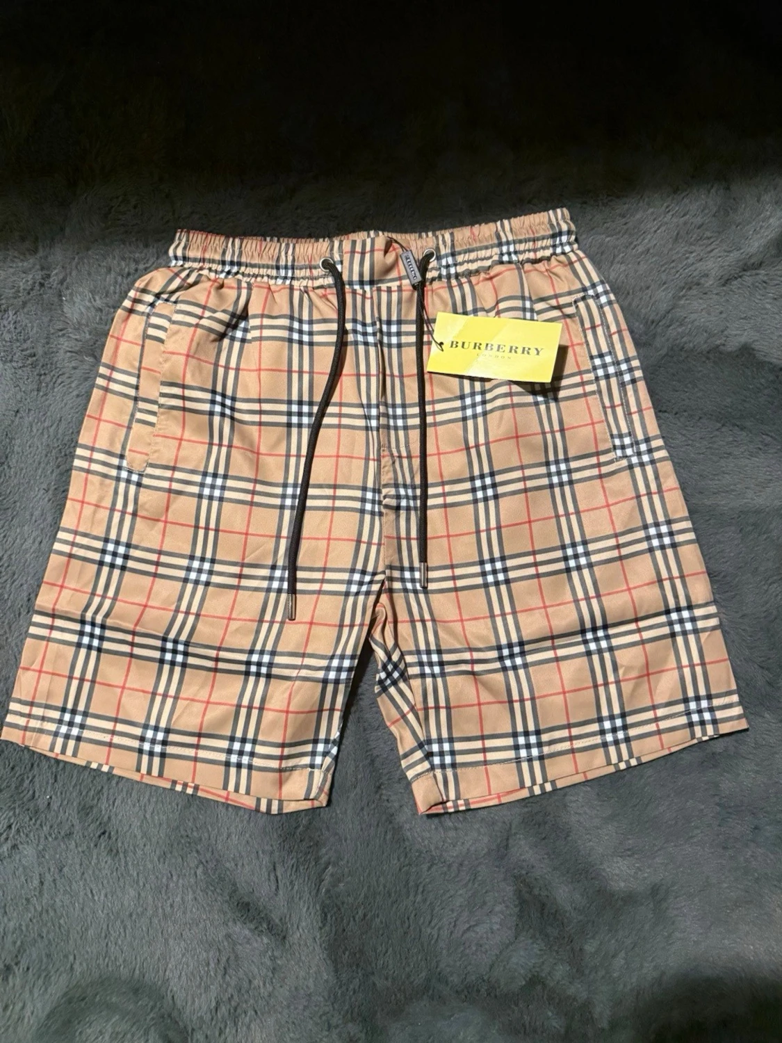 Rutig Burberry shorts med snörning