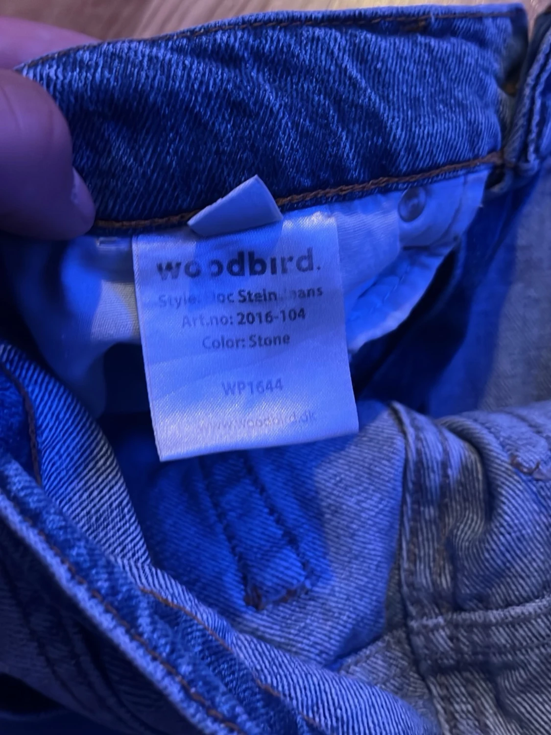 Ljusblå raka jeans från woodbird  - 2