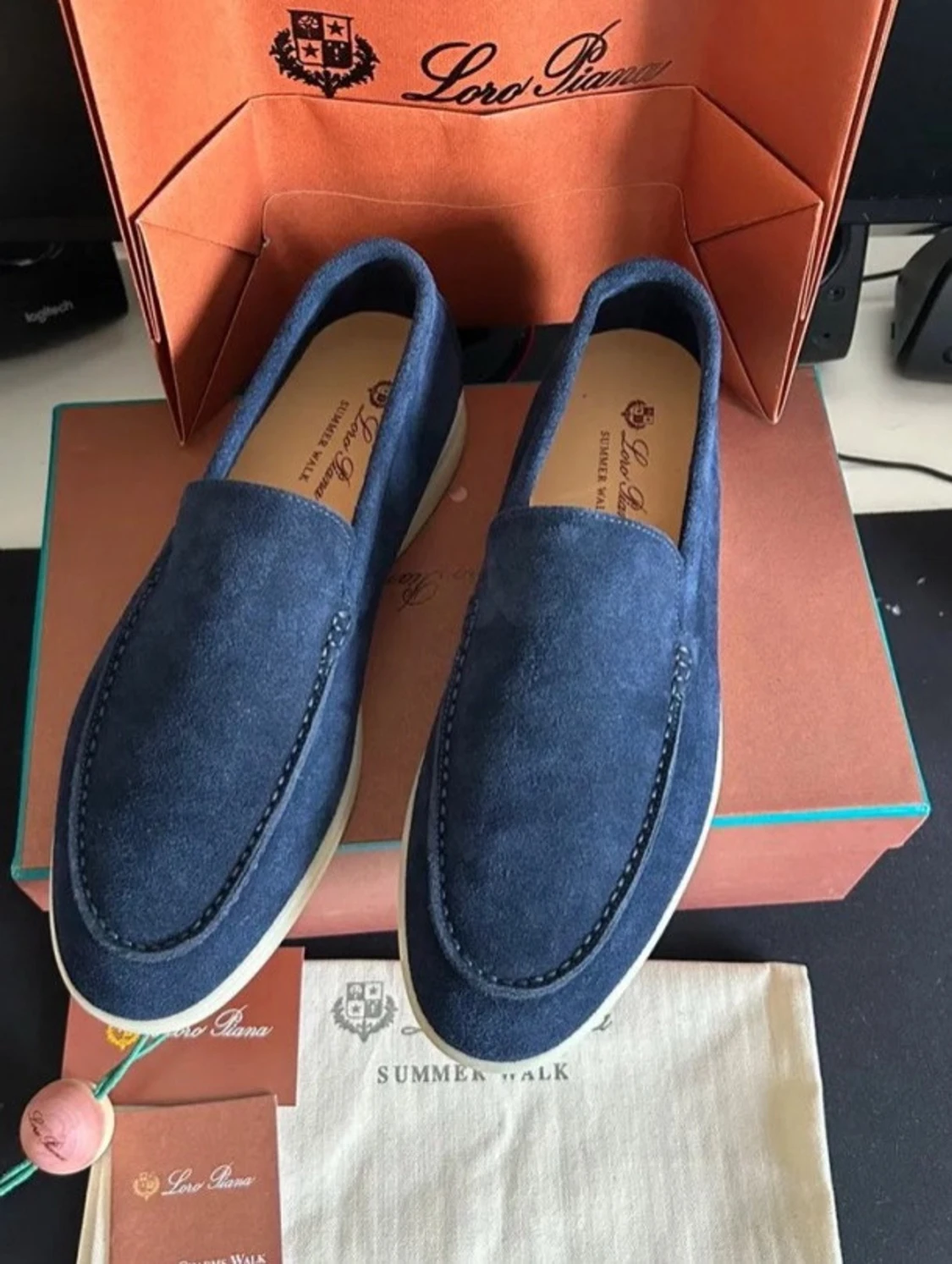 Blå mocka loafers från Loro Piana