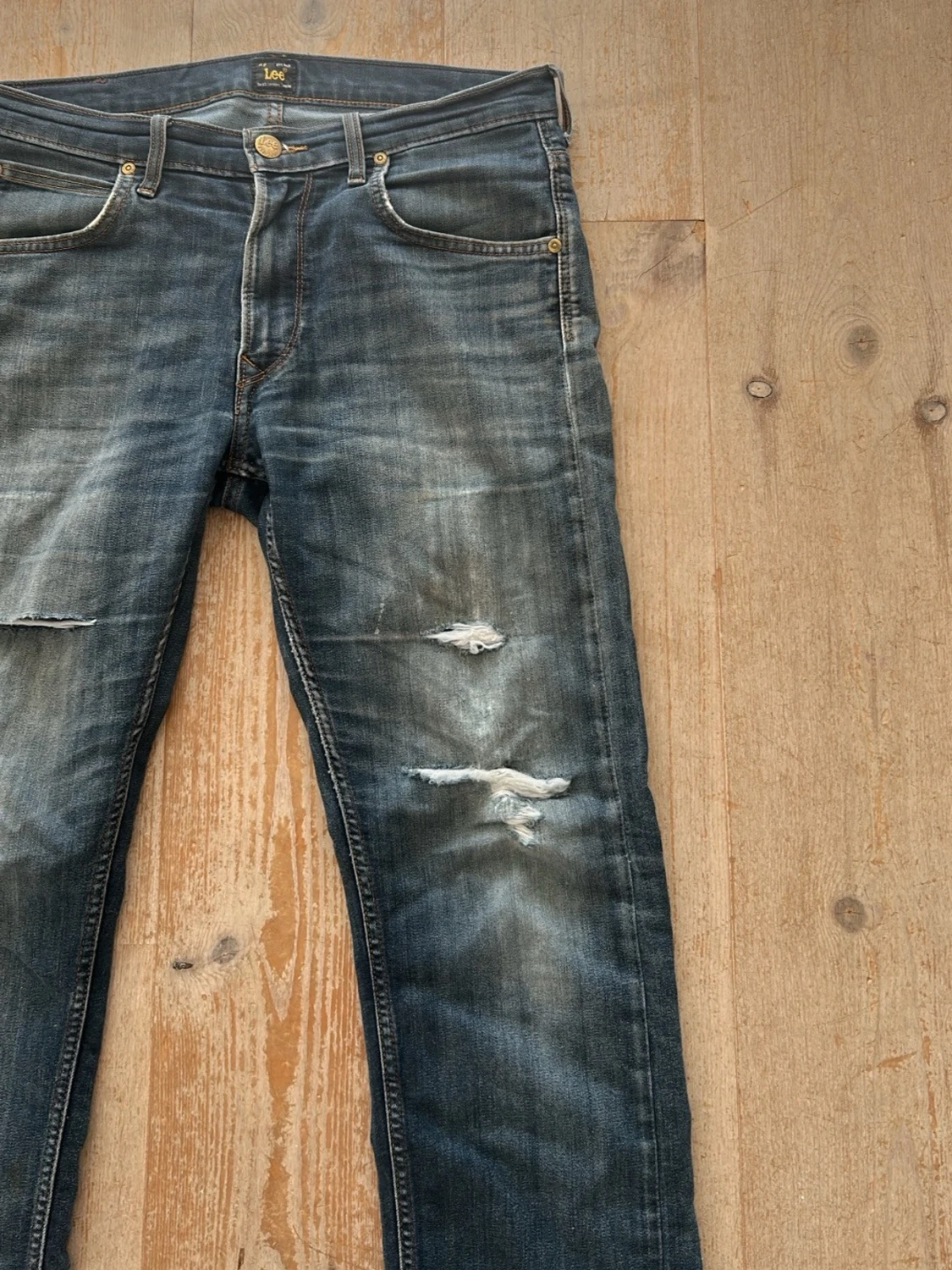 Blå slitna jeans från Lee - 1