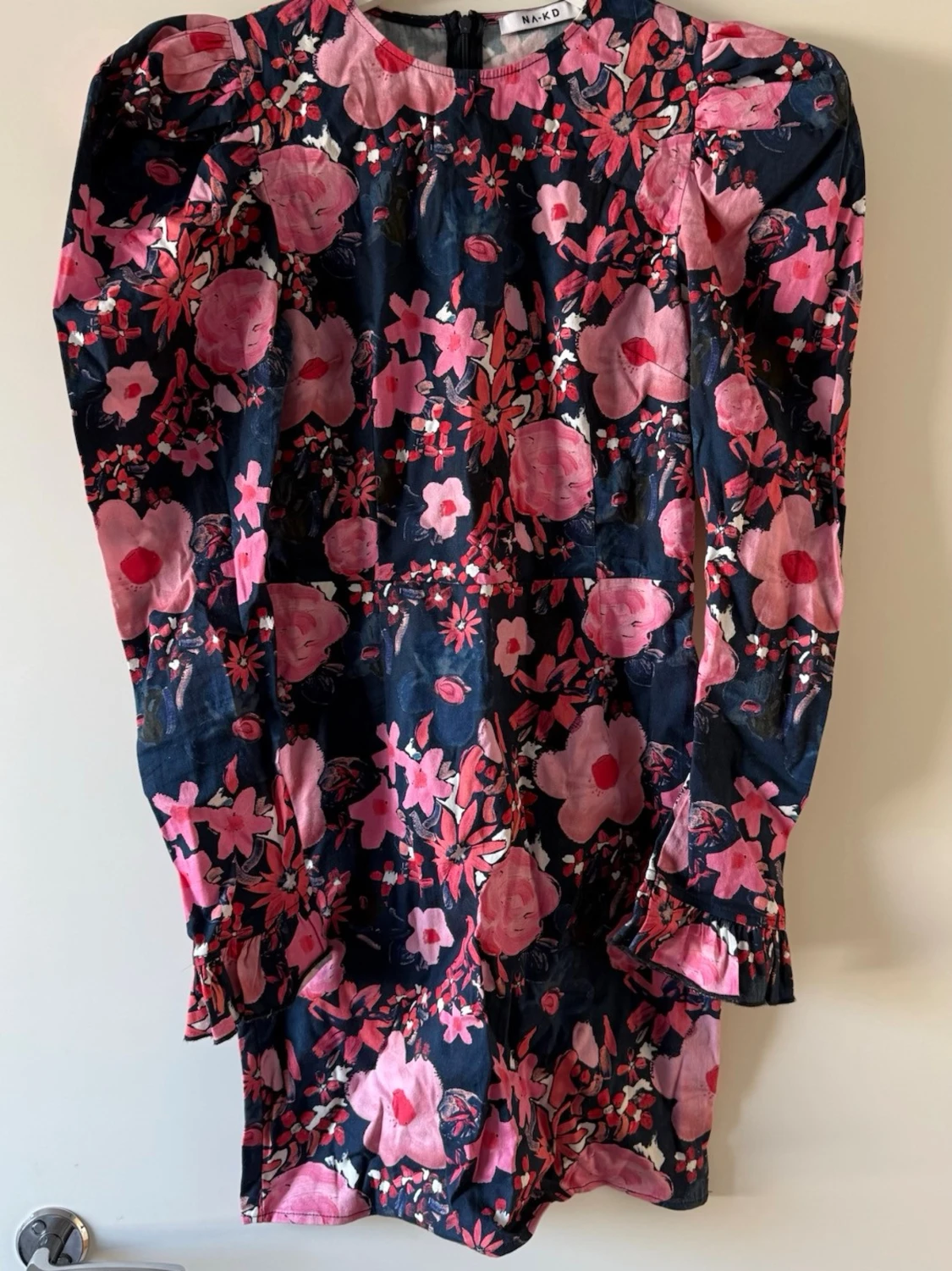 Blommig kortklänning från NA-KD