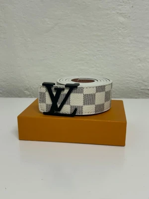 Lv Bälte  - Helt ny aldrig använd. Storlek 110cm. Snabb frakt. Endast bälte