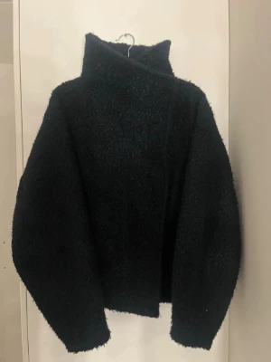 Svart kappa - Snygg kappa med hög krage från Gina tricot💘