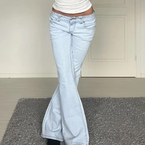 Lågmidjade Jeans - Midjemått: 39cm rakt över ❤️ + mycket strech