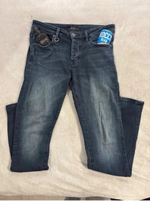 Neuw jeans  - Ett par schyssta neuw jeans som sitter svinbra. Storlek 30/32 och har en riktigt bra passform. De passar till alla outfits och har flera snygga detaljer‼️