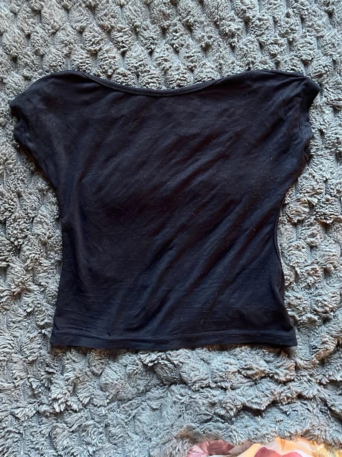 Svart croppad topp med kort ärm - 1