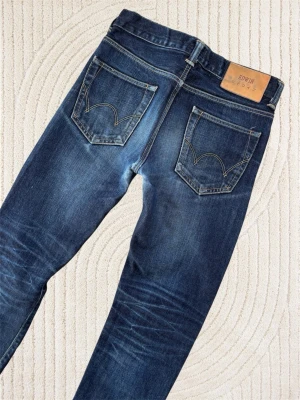*Selvedge* Edwin Jeans - Ett par Edwin selvage jeans med en tvätt som kommer bli ännu snyggare med tiden! Slim fit. Det står W28 inuti men gå alltid efter måtten. Hör av dig vid frågor! Mått: Ytterbenslängd - 104 cm, Midja - 38.5 cm, Bensöppning - 16.5 cm