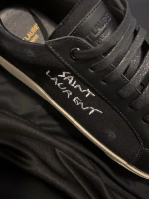 Saint Laurent svarta sneakers - Helt nya, kan sänka vid snabb affär. Ingen box medföljer 