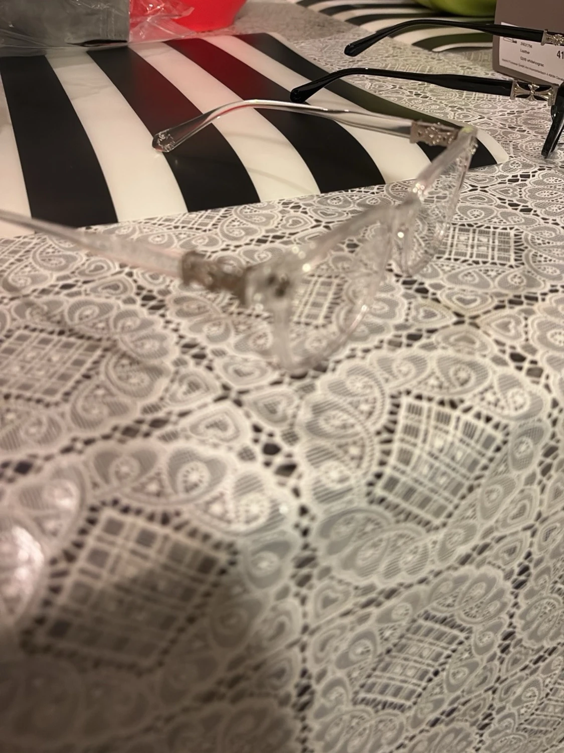 Transparenta solglasögon i plast - 1
