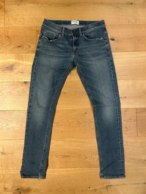 Dondup Jeans - Dondup Jeans i mycket bra skick | Storlek och mått: W30, Längd ca 102cm, Midja ca 38cm📏| Vid frågor eller diskussion om pris är det bara att skriva✍🏼| Frakt inom 48h📦