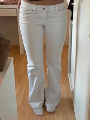 Vita jeans  - Snygga vita jeans!