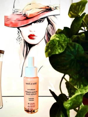 Wet n Wild Prime Focus Primer! Serum - Primer serum från Wet n Wild med rosenvatten och hyaluronsyra. 30 ml. Oanvänd.