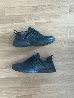  Nike Presto - Säljer mina Nike presto då dem inte används längre. Köpte de på Nike för ca 1800. Hör av er vid frågor 