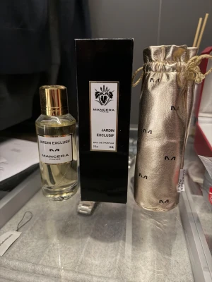 Mancera parfym - Säljer mancera jardin exclusif parfym. Den luktar extremt gott och är perfekt nu till dem lite varmare kommande säsongerna. Den är iprincip helt full. Frågor? Kontakta mig✅ allt gott, mvh Noah 