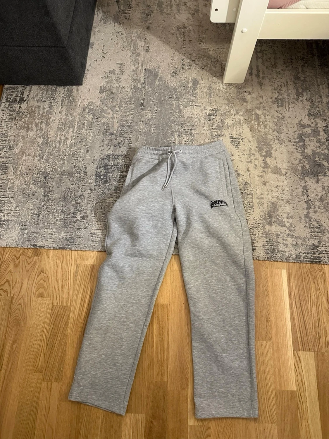 Grå hood från Supply - 2