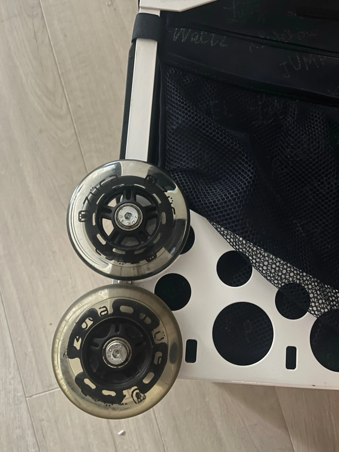 Züca svart resväska med konståkningstryck - 2