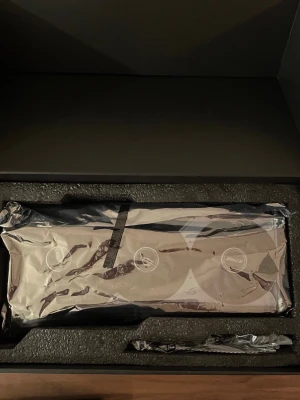 ASUS ROG GeForce RTX 5070TI 16gb - FÖRST TILL KVARN KOMMER SÄLJAS VÄLDIGT FORT!  GÖR DU EN SNABB AFFÄR PÅ SWISH SÅ FÅR DU KORTET FÖR ENDAST 6999kr!!!(REA)  VARAN POSTAS SPÅRBART MED REK 30 MIN EFTER BETALNING!  id-handling(pass) foto visas av mig när du får mitt Swish-nummer för säkerhet!!   Mvh Erik