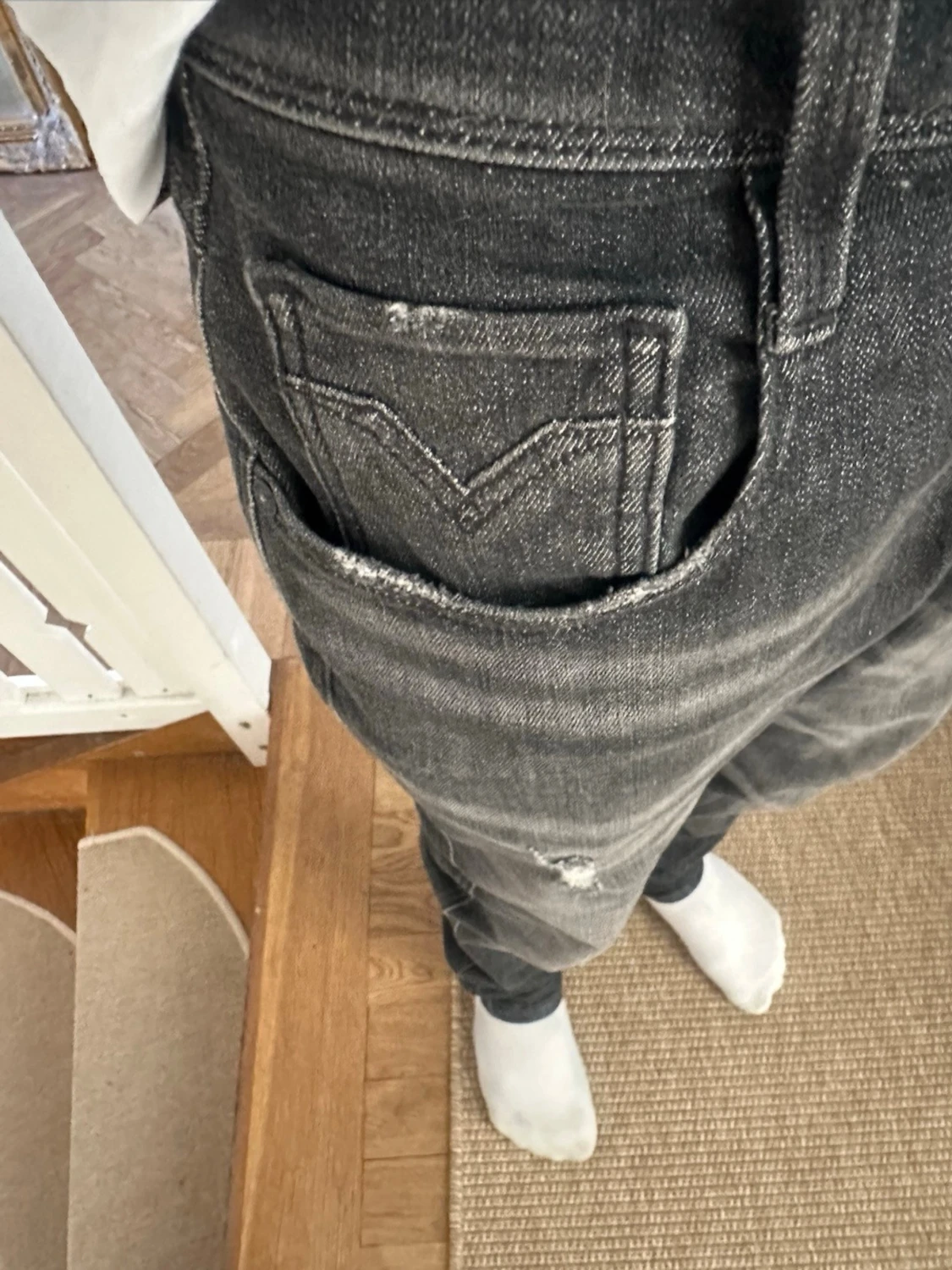 Svart/ gråa slim fit jeans från Replay  29/30 - 4