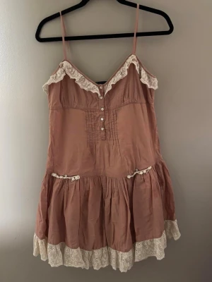 Zara spets klänning - Såå fin spetsklänning till sommaren!! 🤍
