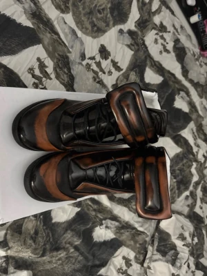 Maison margiela future  - 9/10 skick box ingår storlek 42. Fett unika feta margielas. Byter helst mot arenas, margielas eller ett par feta skor bara. Sälj också 