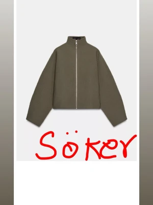 Olivgrön stickad polotröja - SÖKER Den här jackan från Zara i storlek s, om du funderar på att sälja den eller vet nån som säljer kontakta mig 🙏🏾