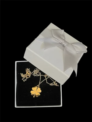 Guldigt klöver halsband - Helt nytt halsband med klöver på! Justerbar 