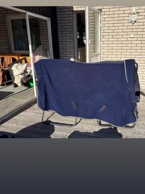 Fleecetäcke  - Storlek 125. Fint skick 