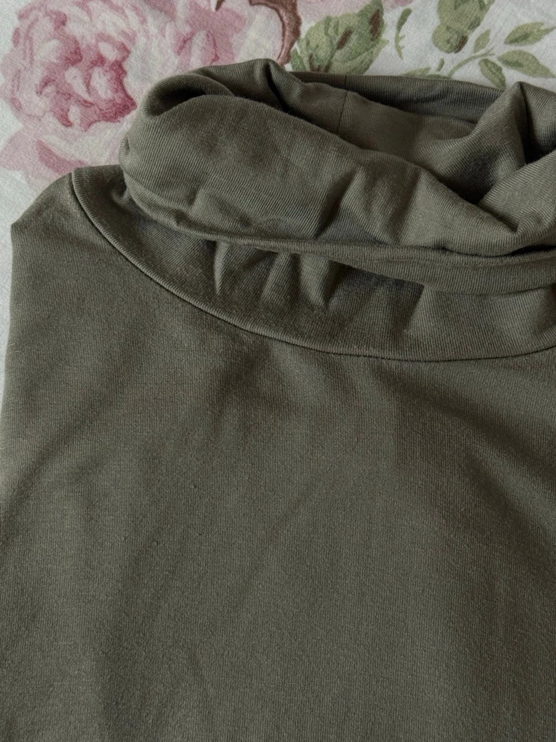 Olivgrön polotopp med långa ärmar - 2