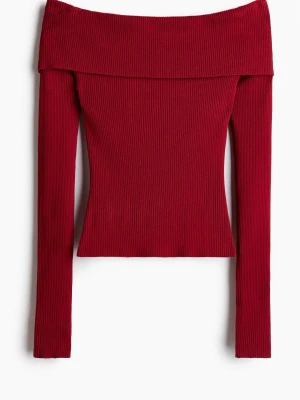 Röd offshoulder ribbad topp - Trendig röd offshoulder topp med ribbad struktur och långa ärmar.  Toppen har en bred kant upptill som ger en snygg detalj.❣️