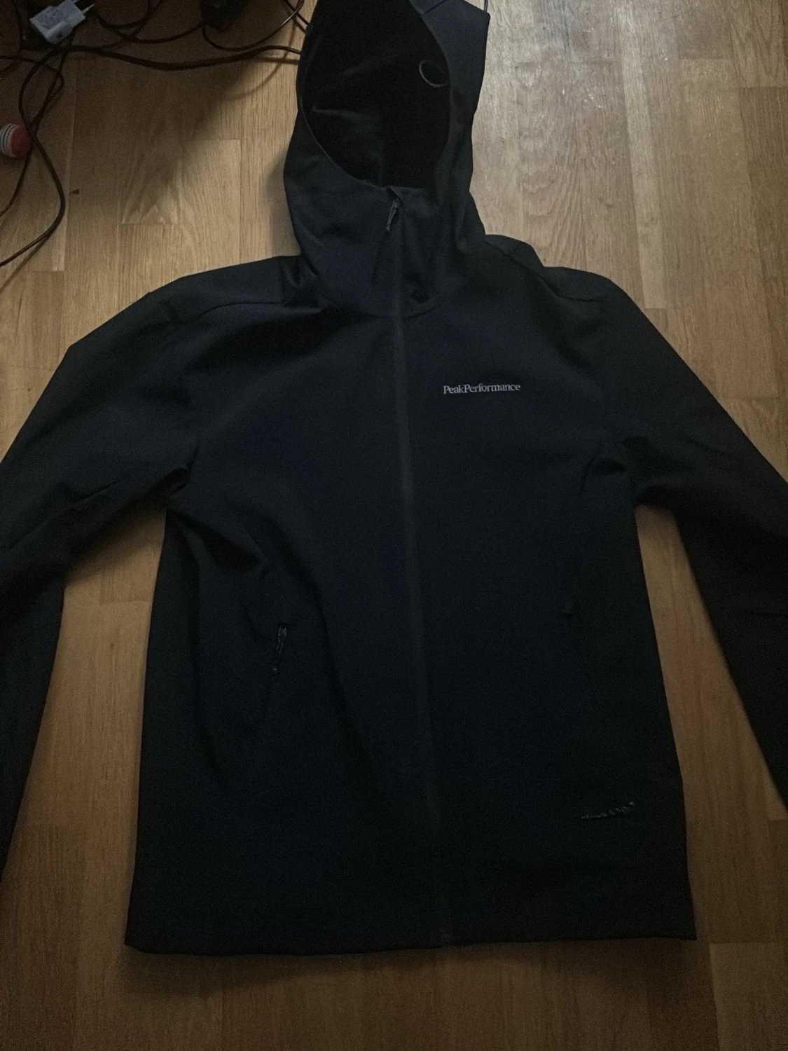 Svart vindjacka från Peak Performance