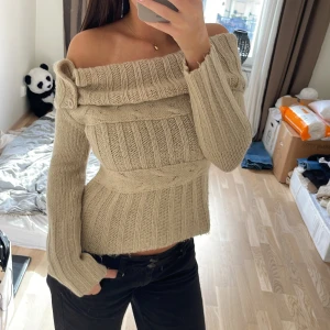 Stickad offshoulder  - Så fin topp från Orsay!