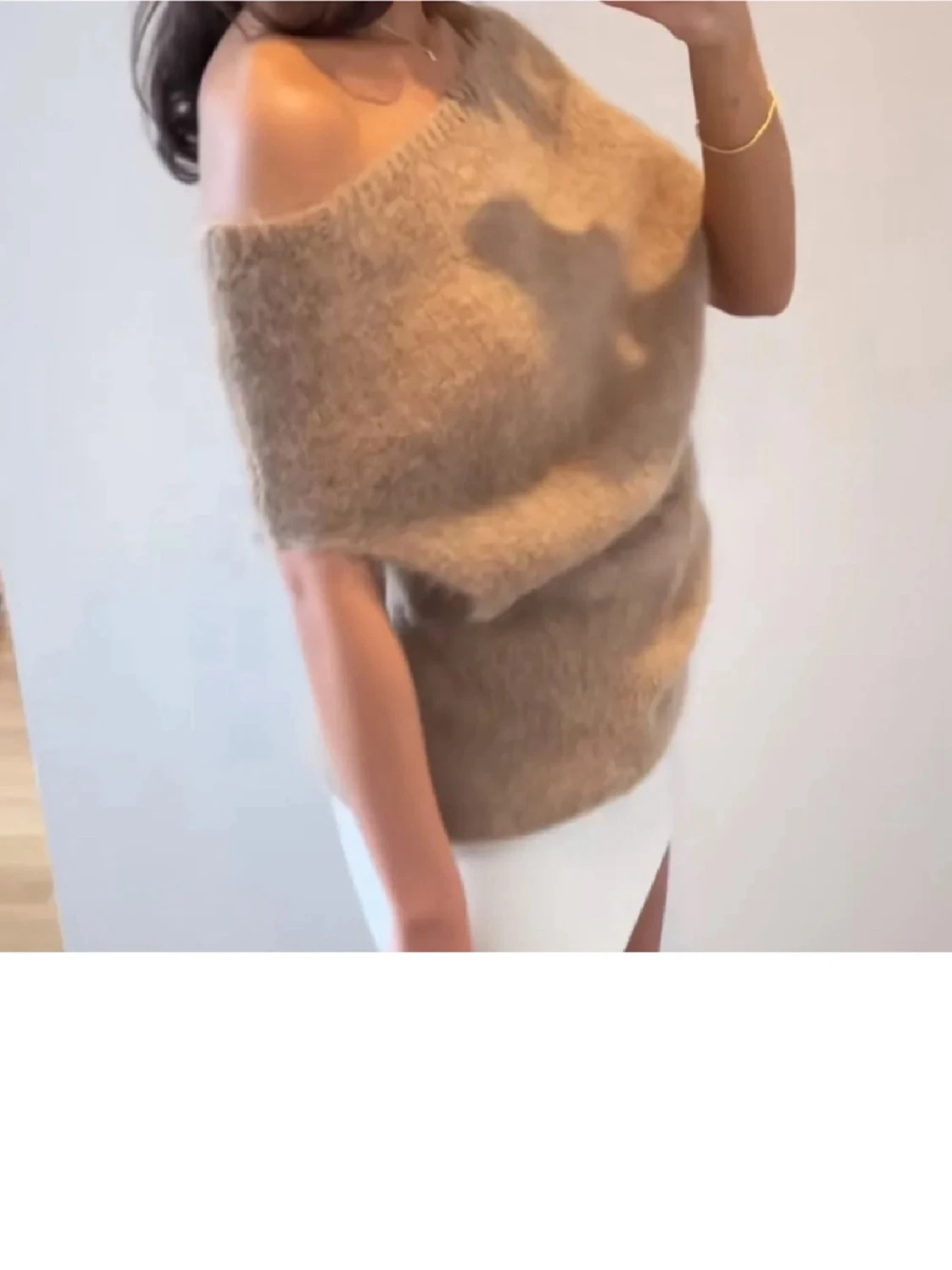 Beige off shoulder stickad tröja - 1