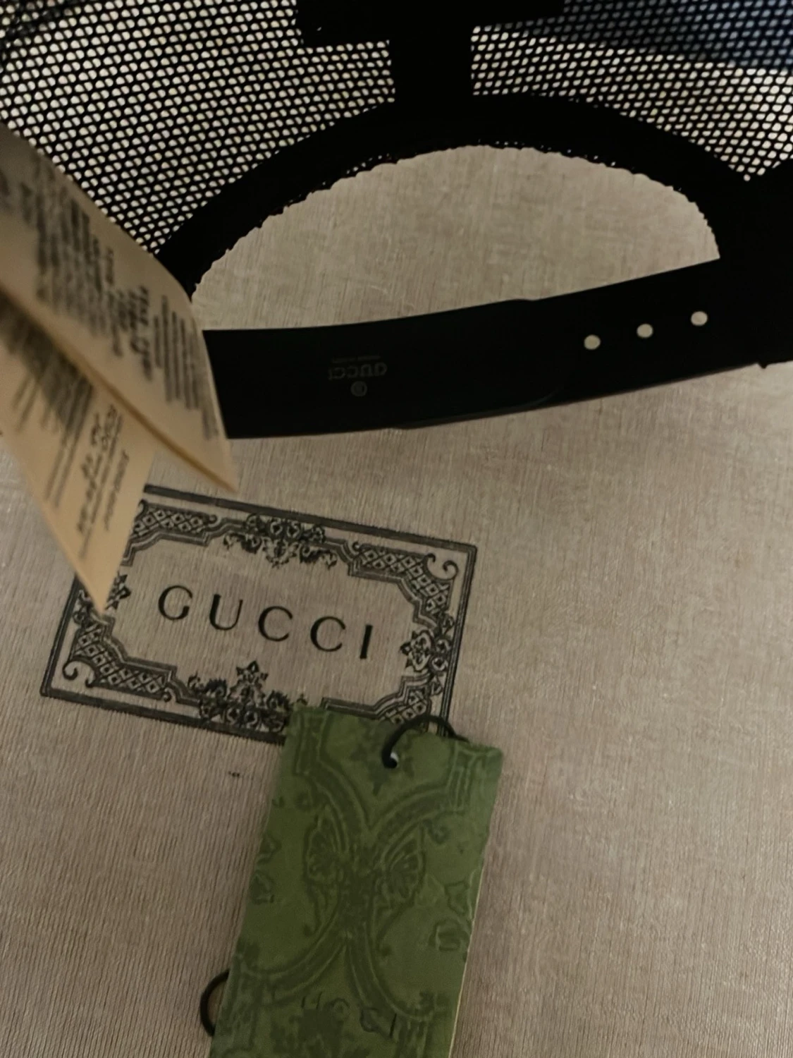 Svart keps från Gucci med meshdetaljer - 4