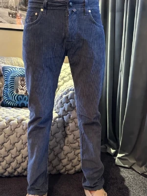 Jacob Cohen Manchester Byxor - Sjukt stilrena manchesterbyxor från Jacob cohen! 180/70 kg på bilden btw