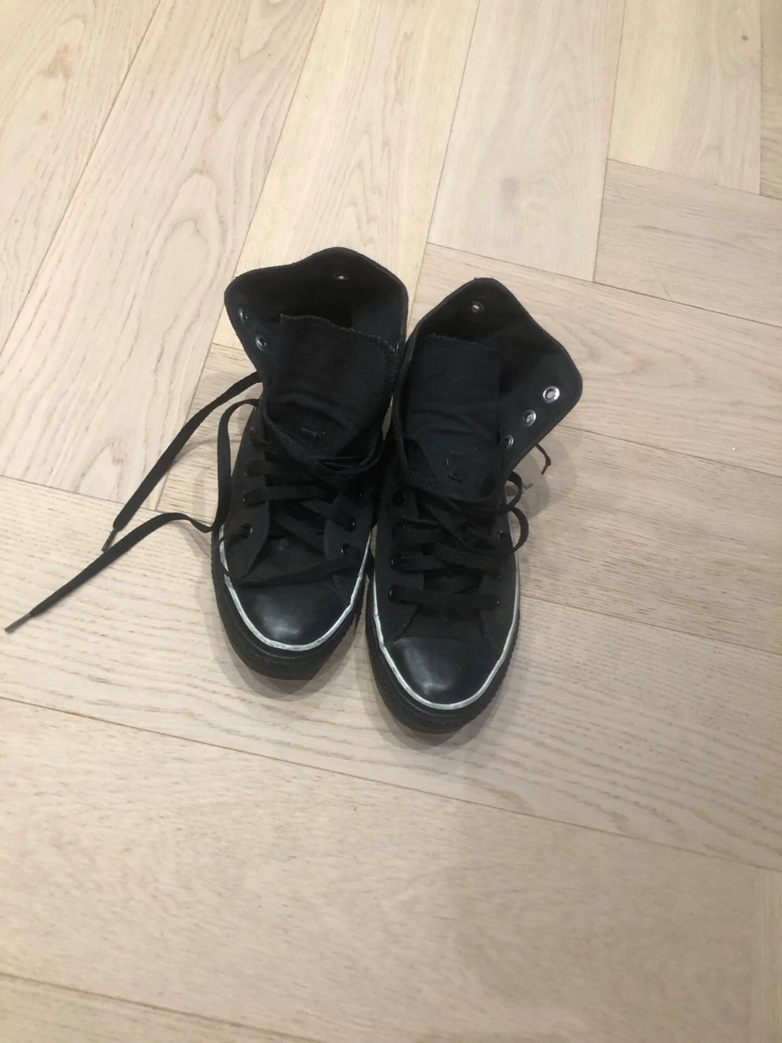 Svarta höga sneakers i canvas