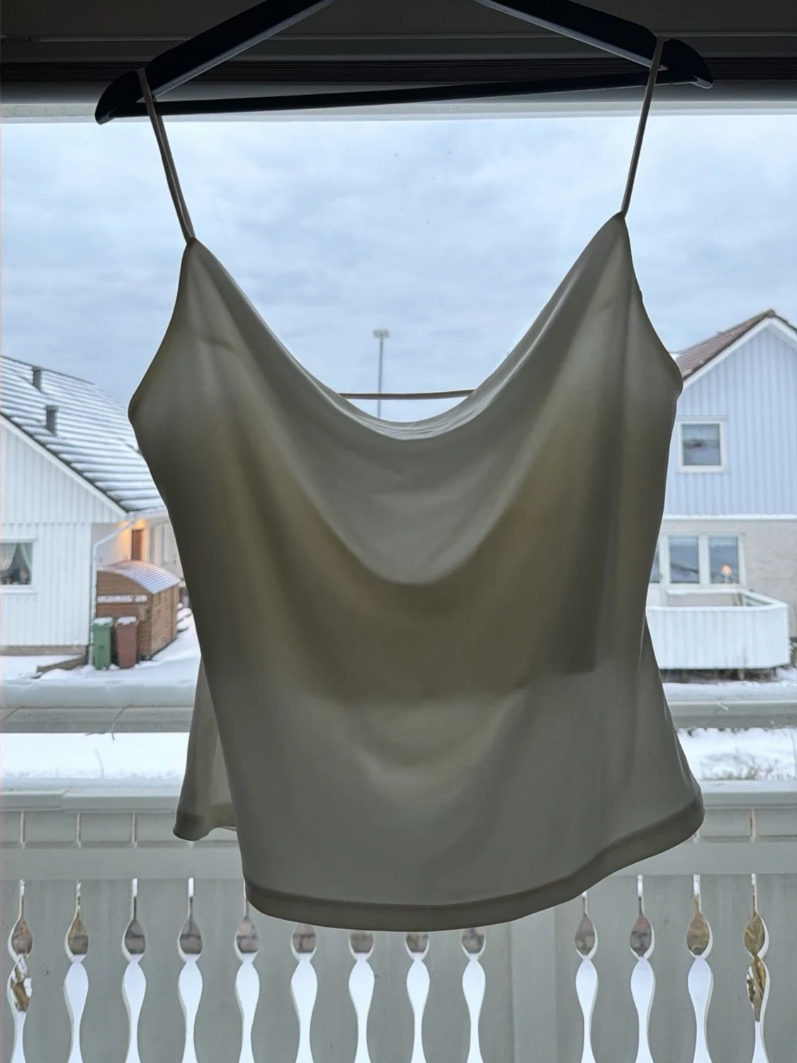 Ljusbeige/kräm vit  linnetopp