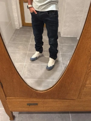 Replay jeans  - Ett par snygga byxor från Replay i storlek W32 L36 i modellen Anbbas 