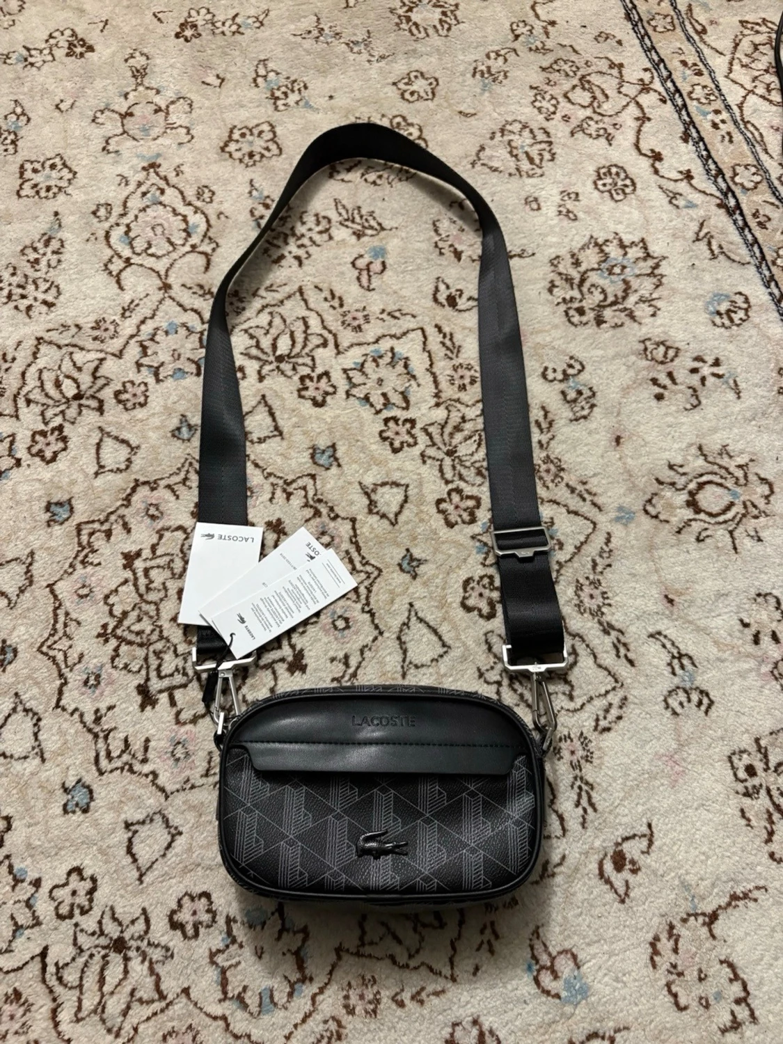 Svart axelväska från Lacoste