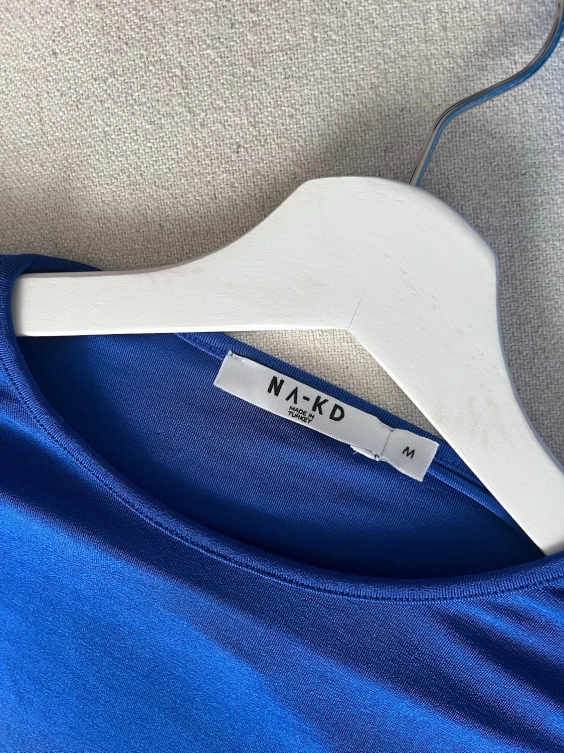 Blå tight klänning med öppen rygg - 4