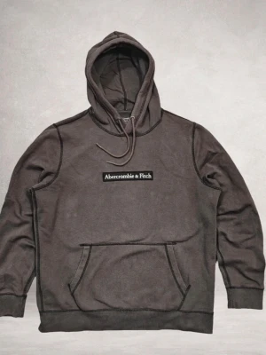 Mörkgrå hoodie Abercrombie & Fitch - Pris kan diskuteras vid snabb affär ✅ skriv vid minsta fundering 